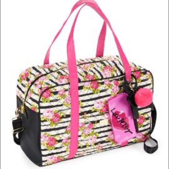 Betsey Johnson Handbags - HOST PICK BETSEY JOHNSON Cruisin Quilted Weekender